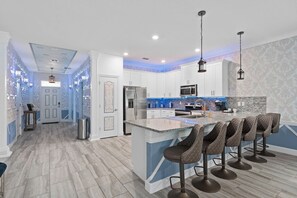 Frigorífic, microones, forn i placa de cuina