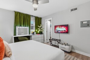 1 soverom, strykejern/-brett, reiseseng for barn og wi-fi