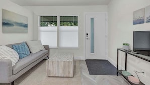 Living area - Cozy studio in quiet area - Yard (Austin)