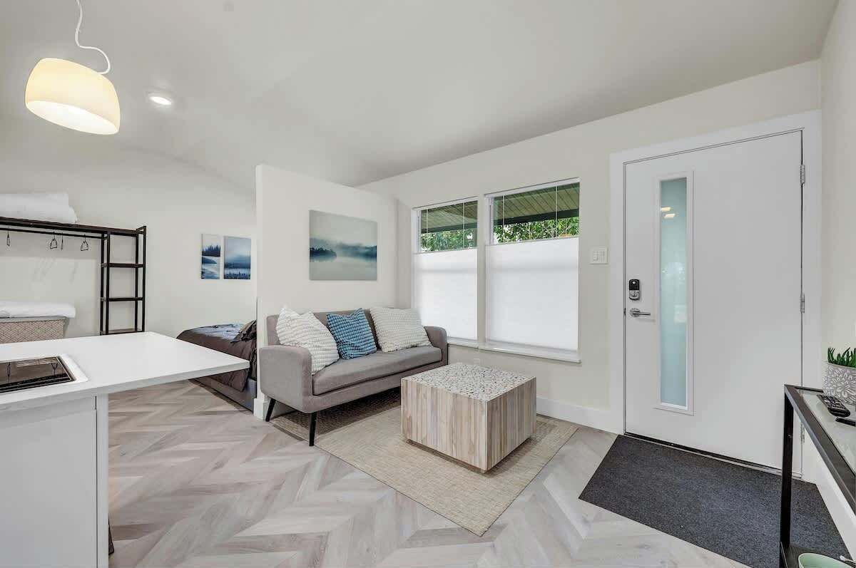 1 slaapkamer, een strijkplank/strijkijzer, wifi, beddengoed