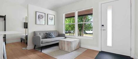 Una televisión, una oficina