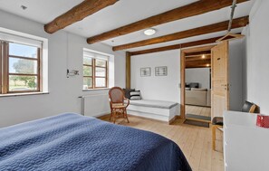 2 bedrooms, travel cot, free WiFi