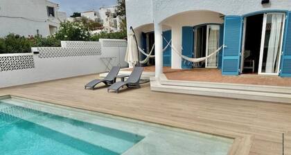 Amazing villa with 4 bedrooms, private pool and sea view
Only 2 min to the beach