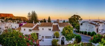 Amazing villa with 4 bedrooms, private pool and sea view
Only 2 min to the beach