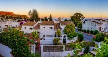 Amazing villa with 4 bedrooms, private pool and sea view
Only 2 min to the beach