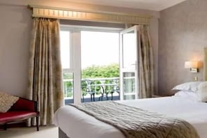 Room - Fitzpatrick Castle Hotel (Dublin)