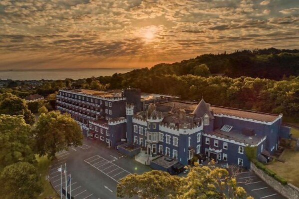 المنشأة من الخارج