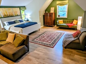 5 bedrooms, iron/ironing board, free WiFi, bed sheets