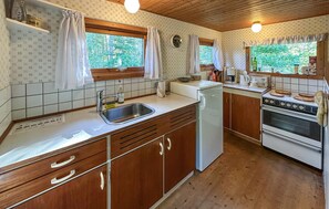 Réfrigérateur, plaque de cuisson, cafetière/bouilloire