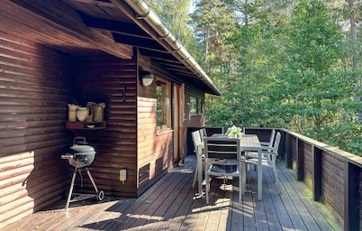 Amazing home in Aakirkeby with WiFi