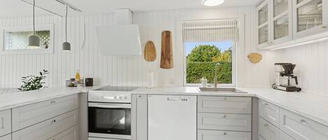 Refrigerador, horno, parrilla de estufa y lavavajillas
