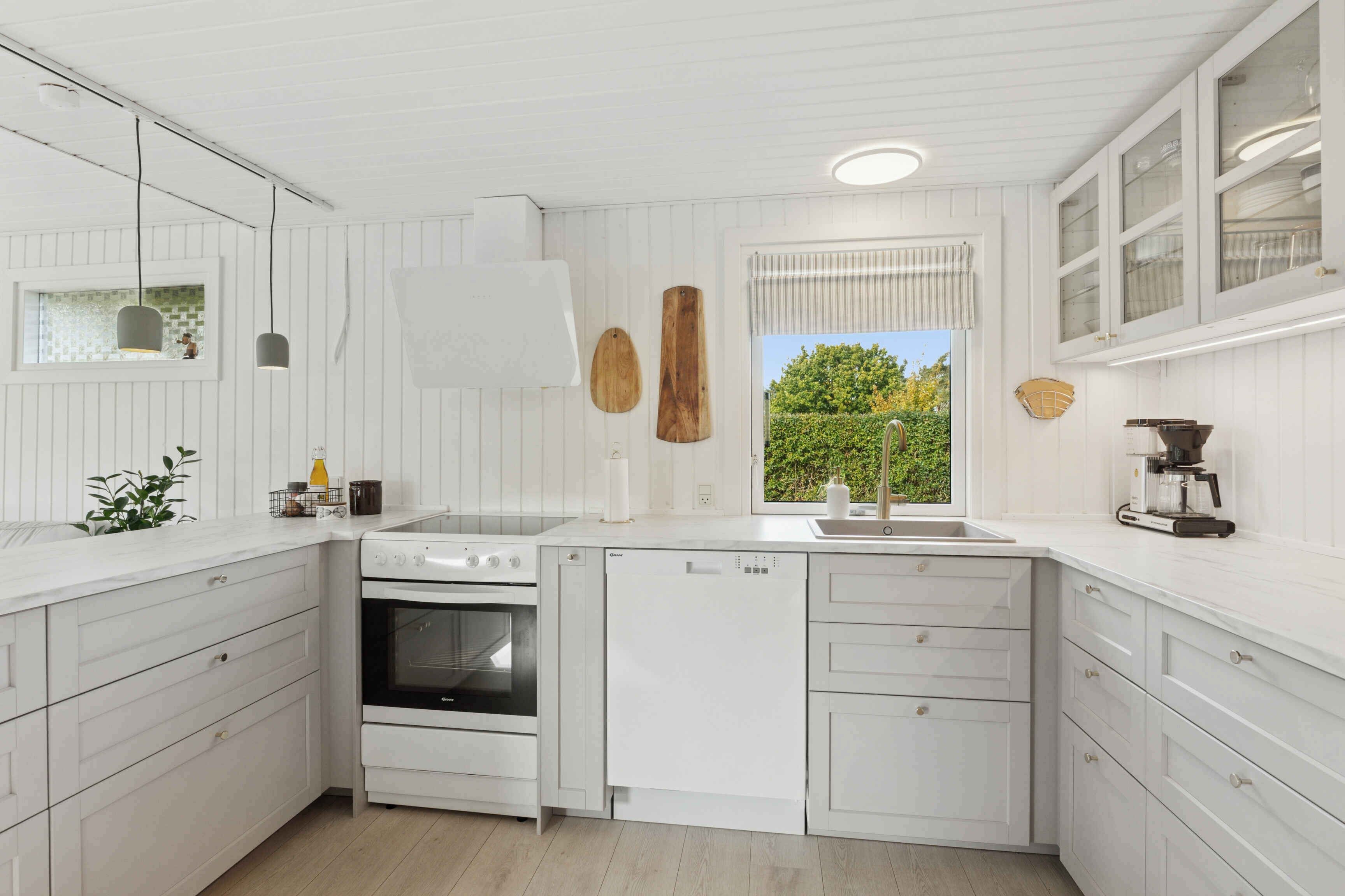 Réfrig érateur, four, plaque de cuisson, lave-vaisselle