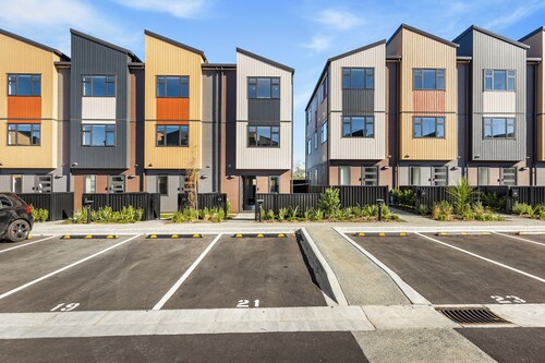 4BR Townhouse for Families Zodiak Stays