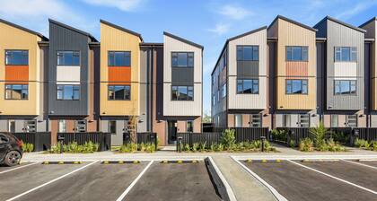 4BR Townhouse for Families Zodiak Stays