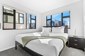 Iron/ironing board, free WiFi - 4BR Townhouse for Families Zodiak Stays (Auckland)