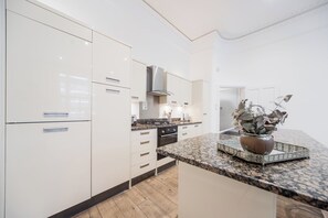 Private kitchen - Charming 1 Bed & S.king Sofa bed Apartment, South Kensington (Greater London)