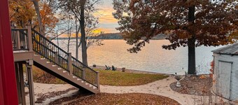 Large Lakefront Home - All Sports Lake - Kayaks - Firepit- Sunsets - New!!