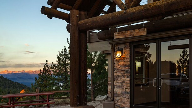A lodge with a stone facade, wooden beams, and a sign indicating 'WORLDMARK LAKE TAHOE'. - Charming 2-bedroom condo with fitness room and AC in gorgeous Stateline (Stateline)
