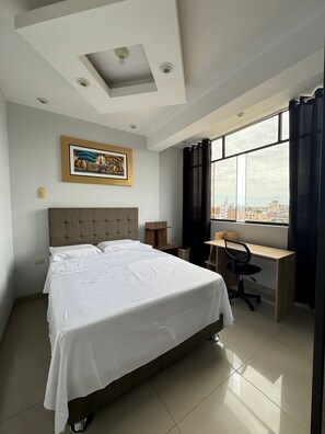 3 habitaciones, tabla de planchar con plancha, wifi y ropa de cama 