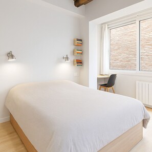 2 soverom, skrivebord, wi-fi (inkludert) og sengetøy