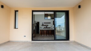 وحدة سكنية متصلة كلوب - بشرفة | شرفة/رواق