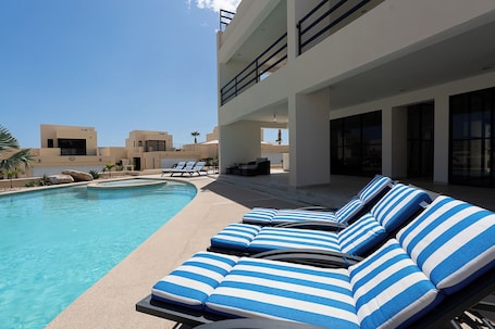 2 piscinas al aire libre