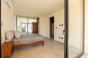 Club Townhome, Balcony