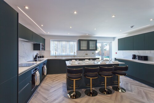 15 Beds Home for Large Groups