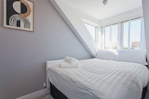 Room - 15 Beds Home for Large Groups (Reading)