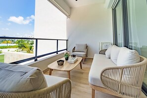 Condo, 3 habitaciones | Balcón