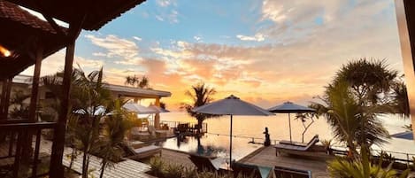 Habitación superior con 1 cama doble o 2 individuales, balcón, vistas al mar | Minibar (con algunos artículos gratuitos), caja fuerte, wifi gratis