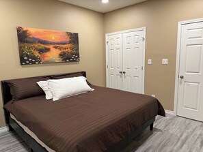 2 chambres, fer et planche à repasser, Wi-Fi, draps fournis