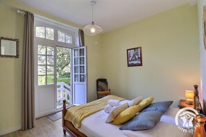 2 chambres, fer et planche à repasser, Wi-Fi gratuit, draps fournis