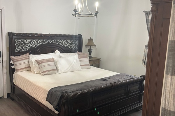 1 dormitori, planxa i posts de planxar, wifi i roba de llit