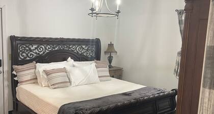 Charming 1-bedroom cottage in lovely Searcy with AC