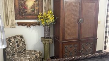 1 slaapkamer, een strijkplank/strijkijzer, wifi, beddengoed