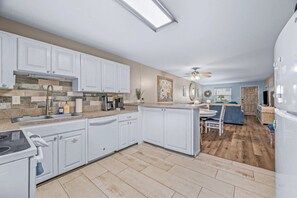 Mikroaaltouuni, uuni, liesi, astianpesukone