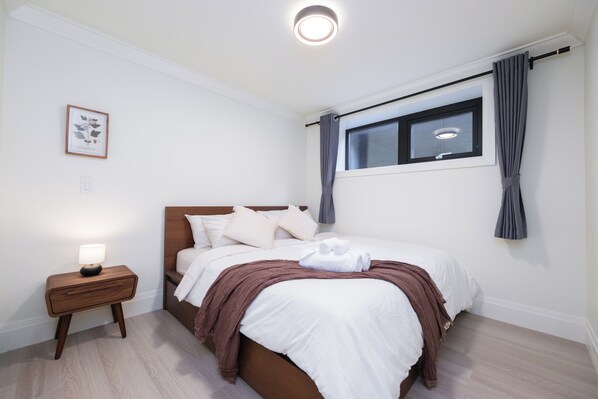 2 bedrooms, iron/ironing board, free WiFi, bed sheets