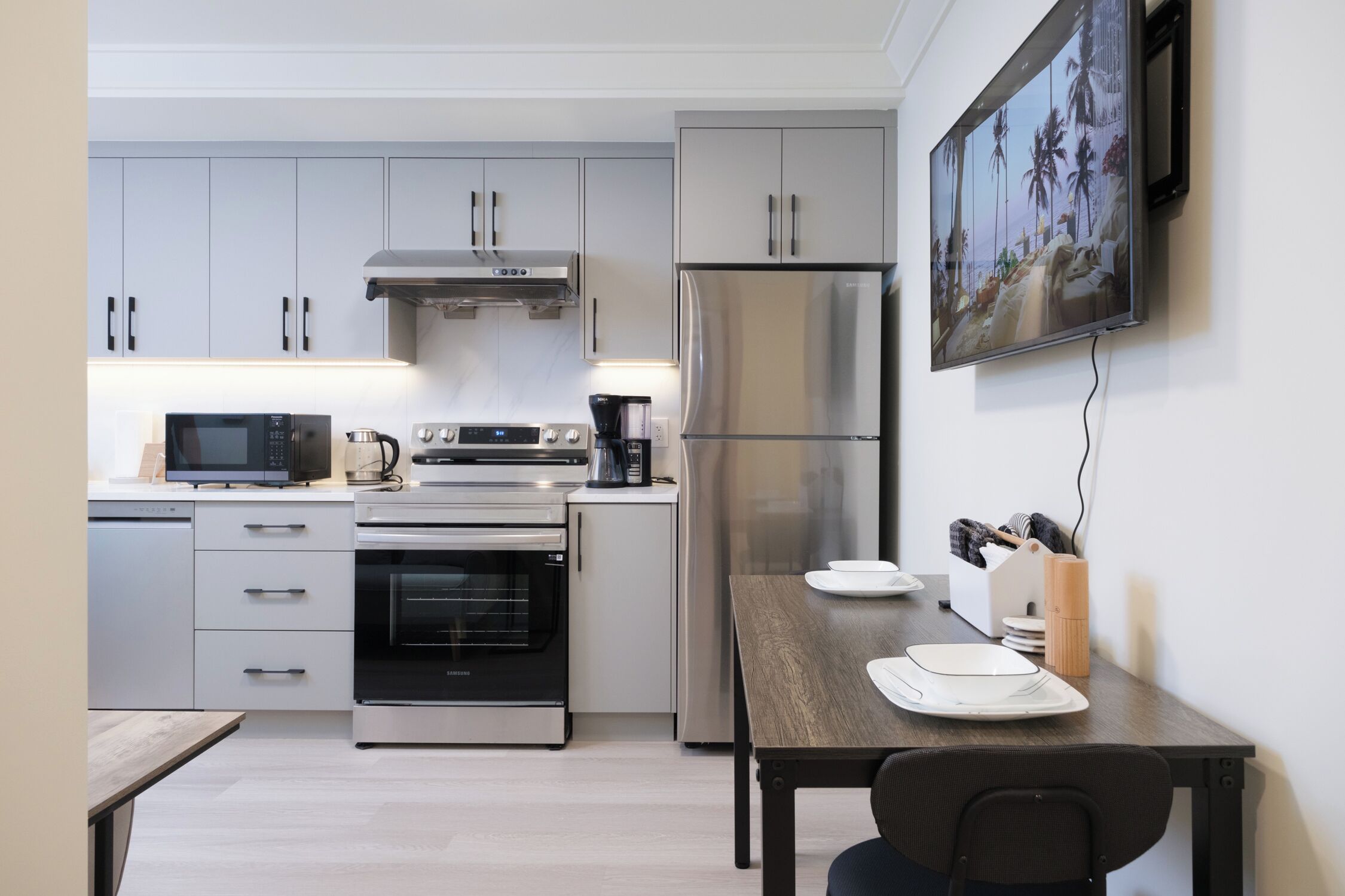 Fridge, microwave, stovetop, dishwasher