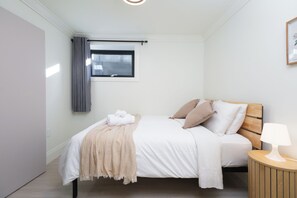 2 bedrooms, iron/ironing board, free WiFi, bed sheets
