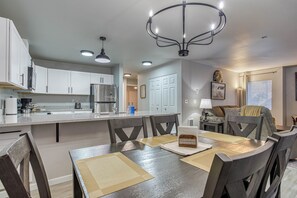 Dining - NEW, Pet Friendly Ground Floor Condo!  Walk to Downtown Leavenworth! (Leavenworth)