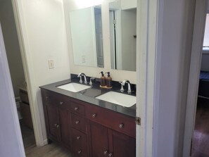 Towels, soap, shampoo, toilet paper