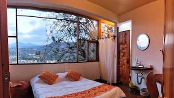 Habitación doble, vista a la montaña | Wifi gratis y ropa de cama