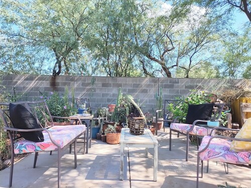 Early Birds Guest House in Central Tucson. Your Casita awaits. 