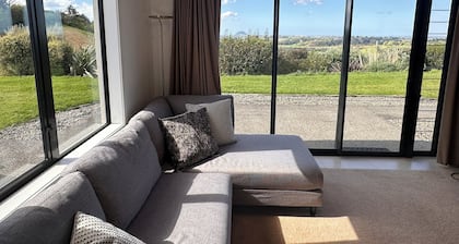 Luxury Studio with STUNNING Views across the Bay - Great Location… Check it out!