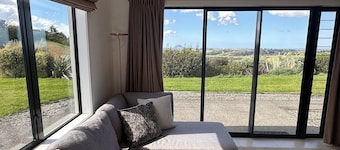 Luxury Studio with STUNNING Views across the Bay - Great Location… Check it out!