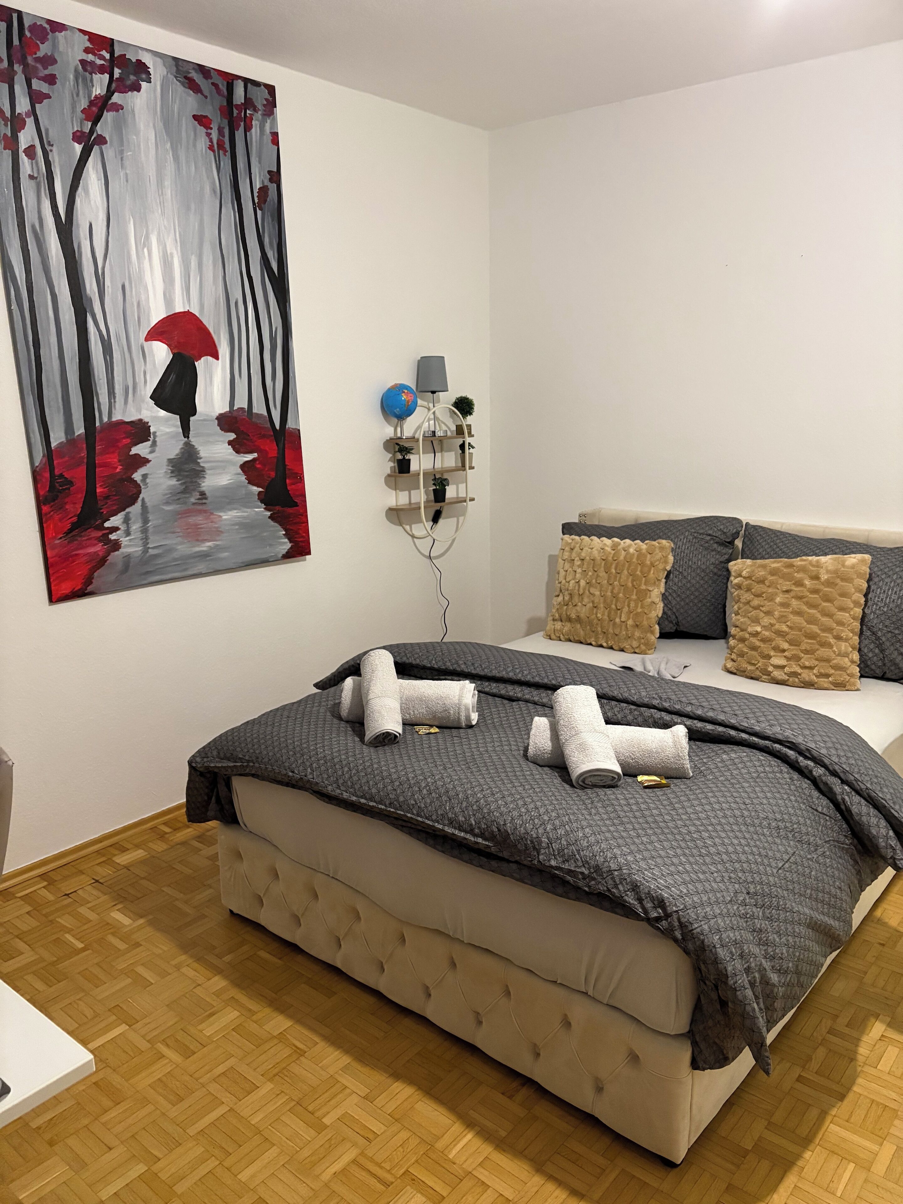 1 dormitori, planxa i posts de planxar i Internet 