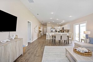 TV - Relaxing 2BR Villa in Waters Edge located by the newest town square Eastport (Sumterville)