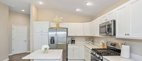 Micro-ondas, fogão, cooktop, lava-louças