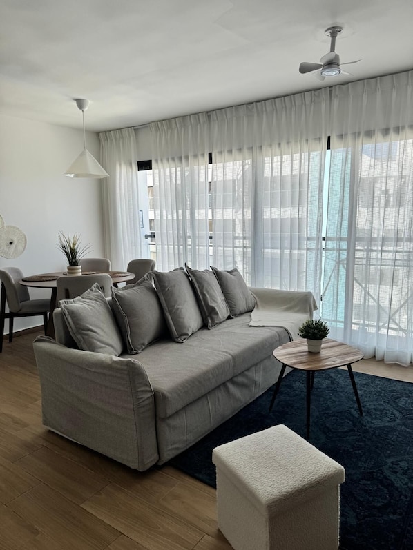 TV - Charming 1-bedroom Apartment Steps from Los Corales Beach (Bavaro)